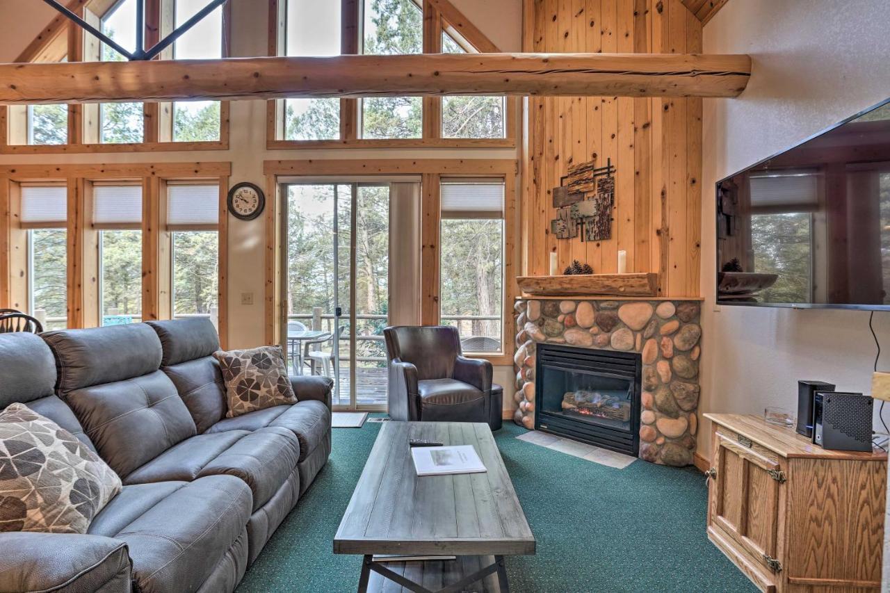 Chalet At Running Y Resort With Wraparound Deck! Klamath Falls Exteriör bild