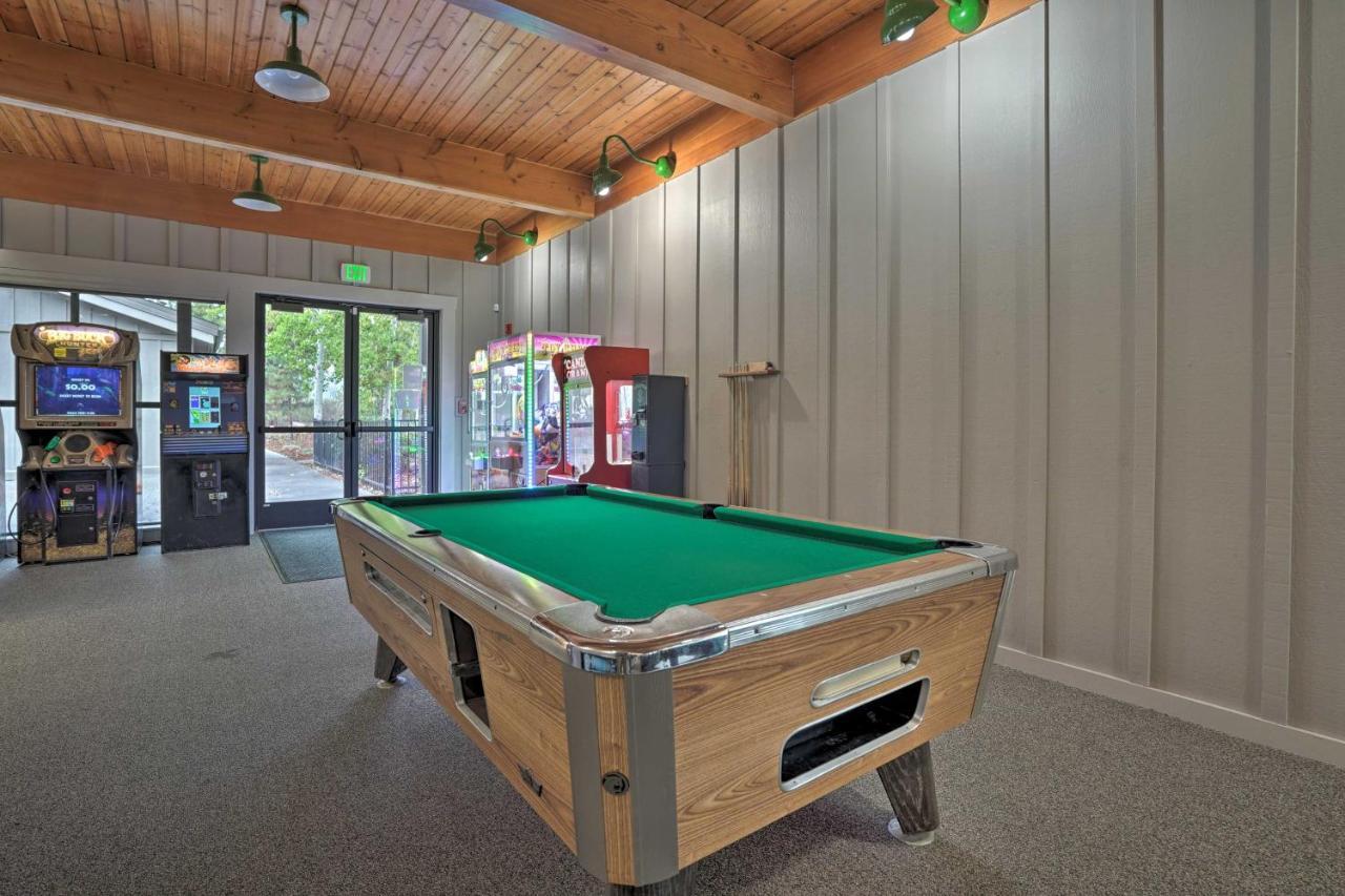 Chalet At Running Y Resort With Wraparound Deck! Klamath Falls Exteriör bild