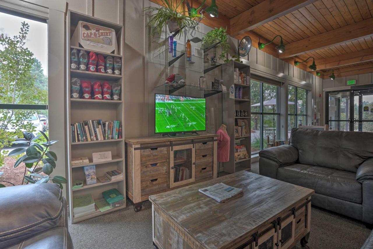 Chalet At Running Y Resort With Wraparound Deck! Klamath Falls Exteriör bild
