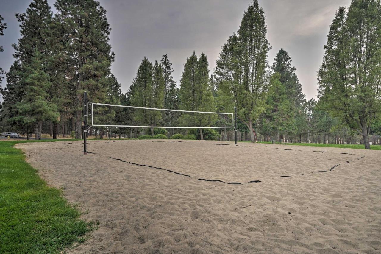 Chalet At Running Y Resort With Wraparound Deck! Klamath Falls Exteriör bild