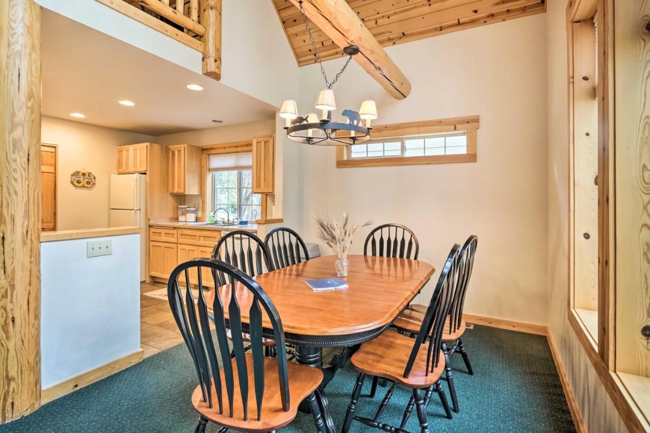 Chalet At Running Y Resort With Wraparound Deck! Klamath Falls Exteriör bild