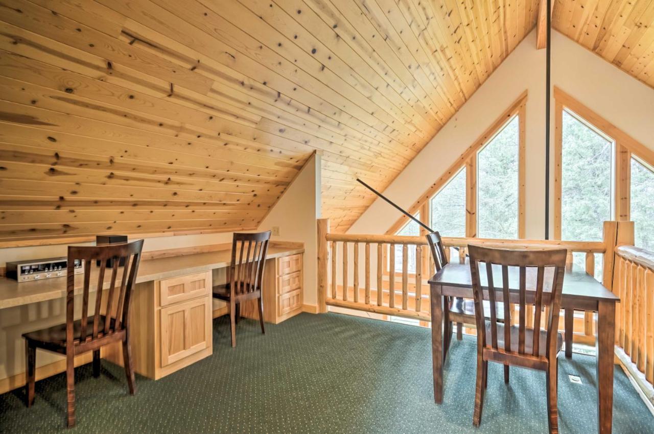 Chalet At Running Y Resort With Wraparound Deck! Klamath Falls Exteriör bild