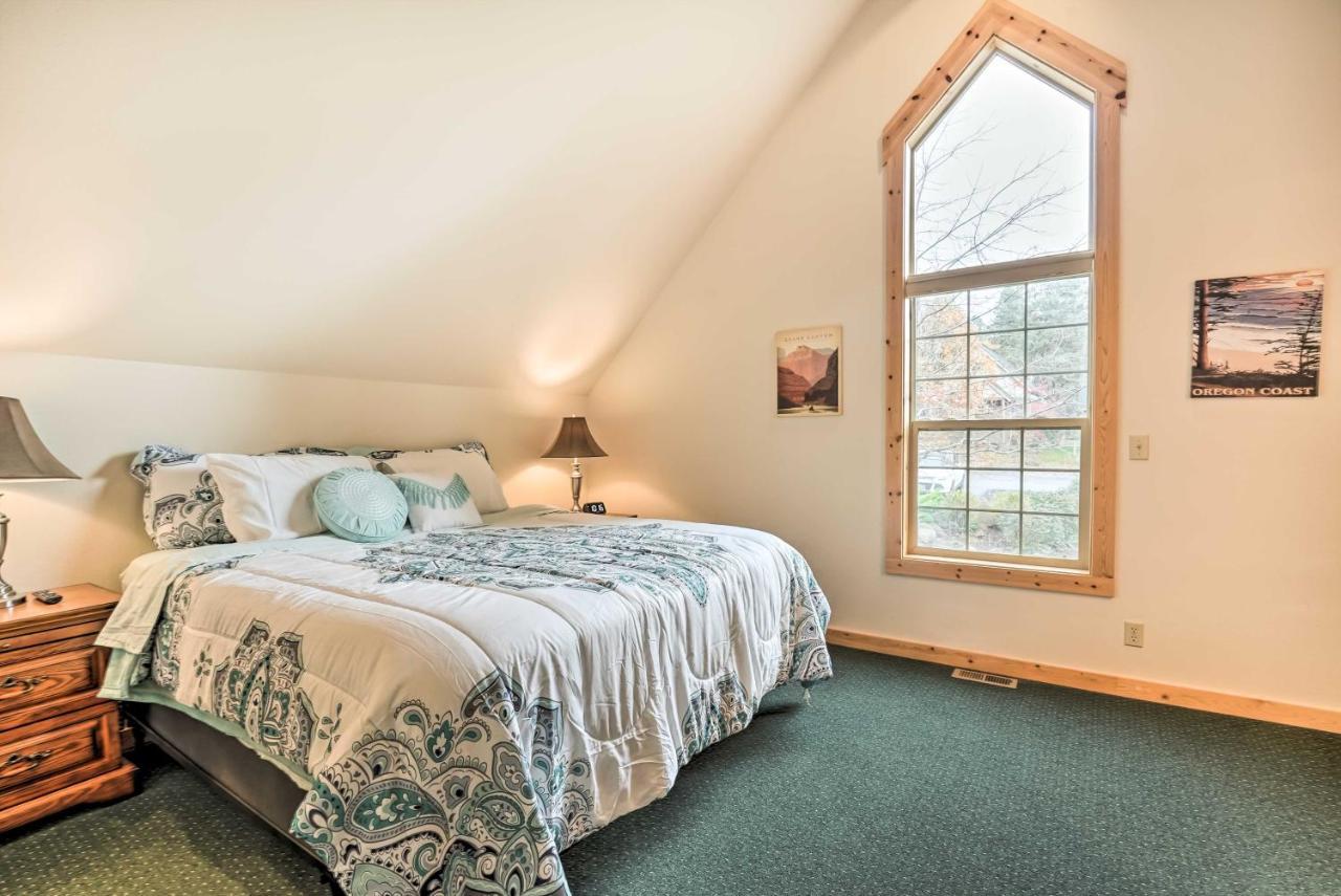 Chalet At Running Y Resort With Wraparound Deck! Klamath Falls Exteriör bild