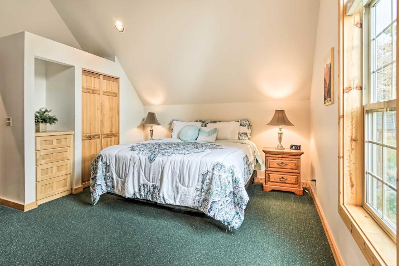 Chalet At Running Y Resort With Wraparound Deck! Klamath Falls Exteriör bild