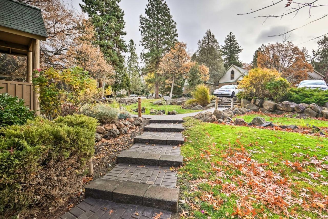 Chalet At Running Y Resort With Wraparound Deck! Klamath Falls Exteriör bild