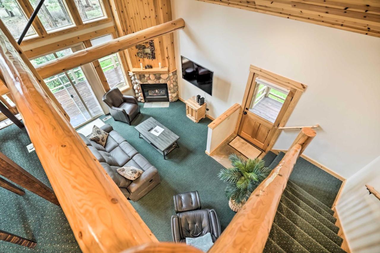 Chalet At Running Y Resort With Wraparound Deck! Klamath Falls Exteriör bild